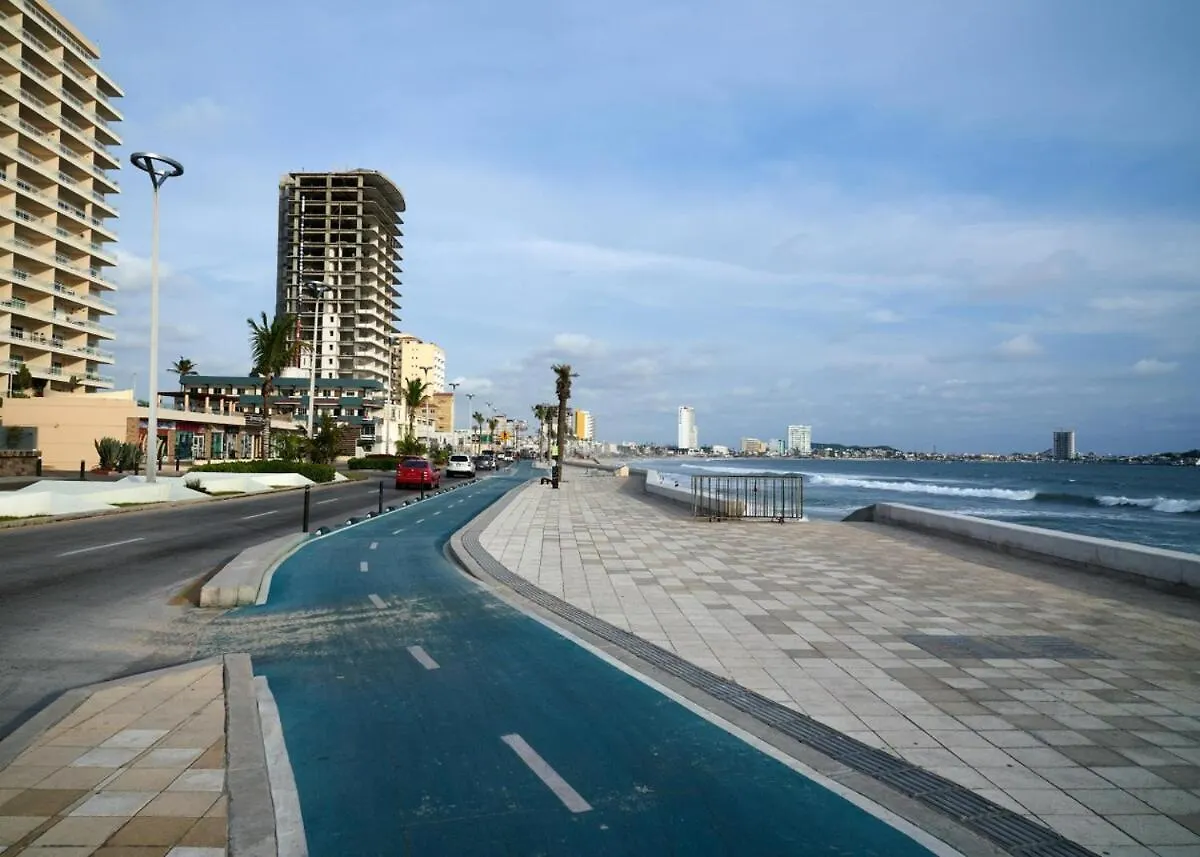 View Of The Pool And Facing The Marina - 2009G Apartment Mazatlan